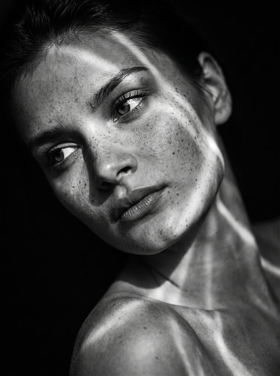 BLACK & WHITE